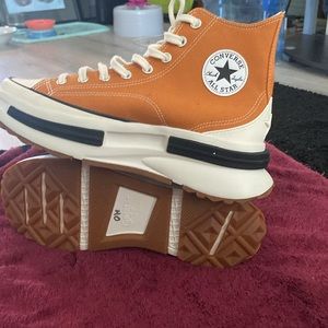 NEW NEVER BEEN WORN SIZE 10.5 RUN BIGGER CAN FIT FOOT SIZE UP TO 12